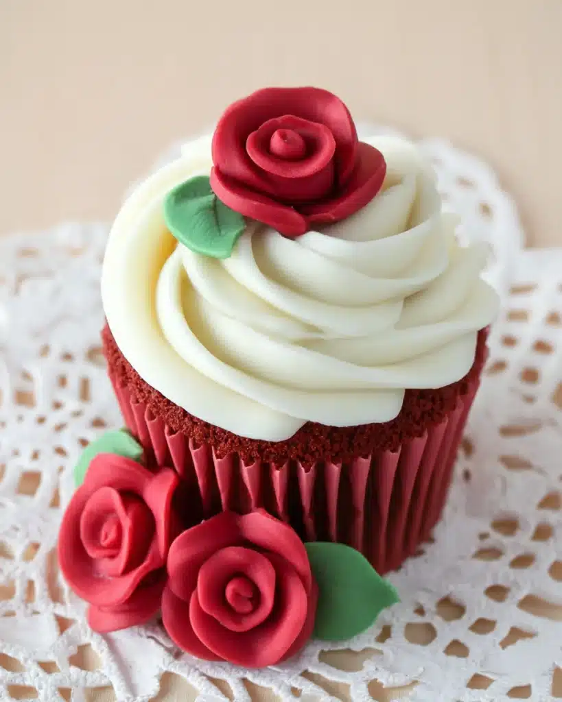 Halloween Two-Tone Rose Red Velvet Cupcakes – Spooky & Delicious 10 Halloween Two-Tone Rose Red Velvet Cupcake with fondant rose topping